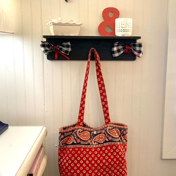 Wall Shelf with Pegs - Picture 4 of 10